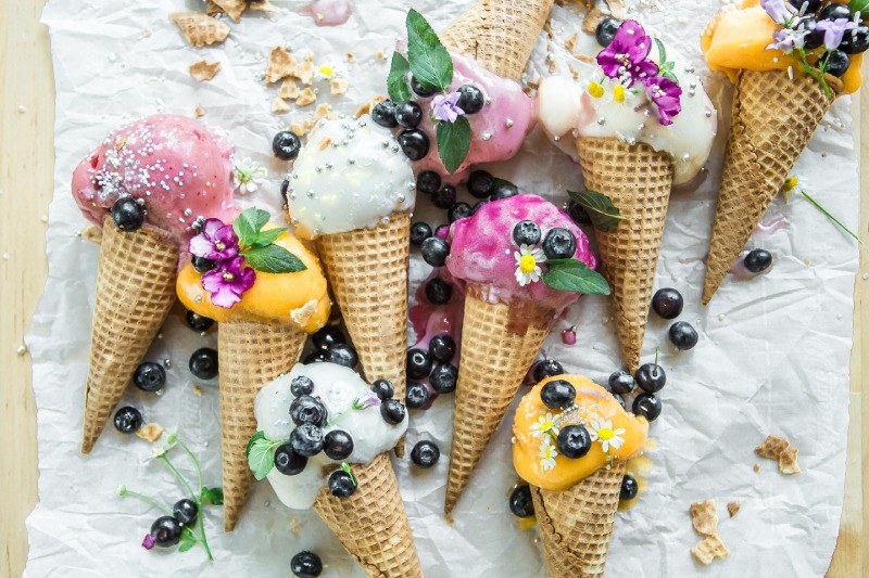 Чи можна їсти морозиво, коли болить горло?