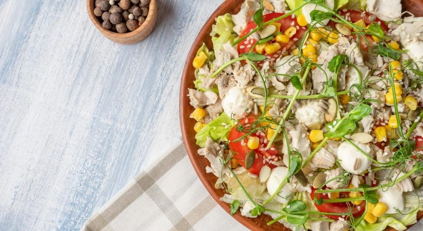 10 рецептів салатів з кукурудзою та м’ясом