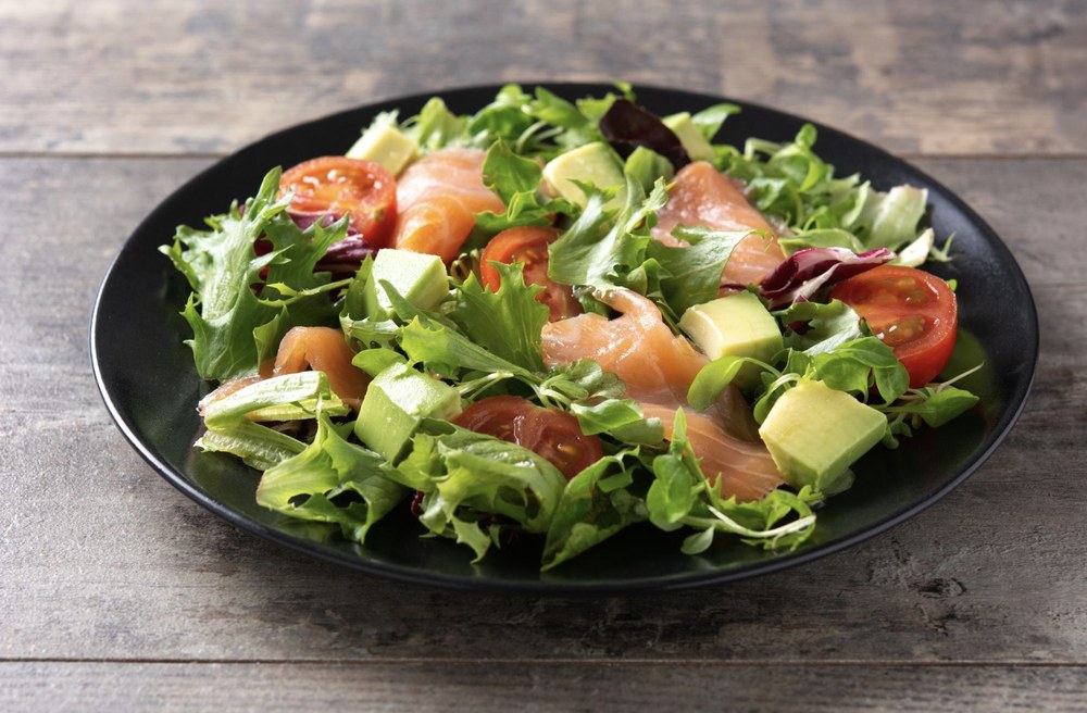 Салат із лососем і цитрусовою заправкою - рецепт салату без майонезу