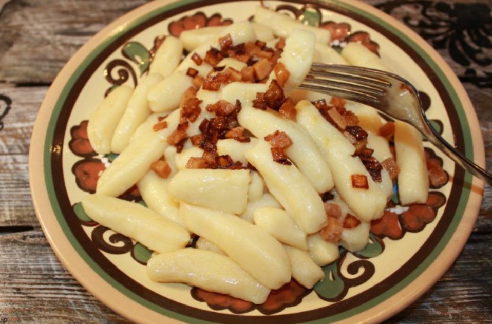 Як приготувати палюшки з картоплі і сиру