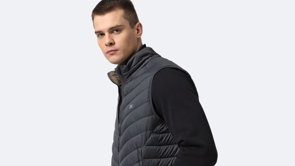 Мужская жилетка – выбор по сезону и посадке