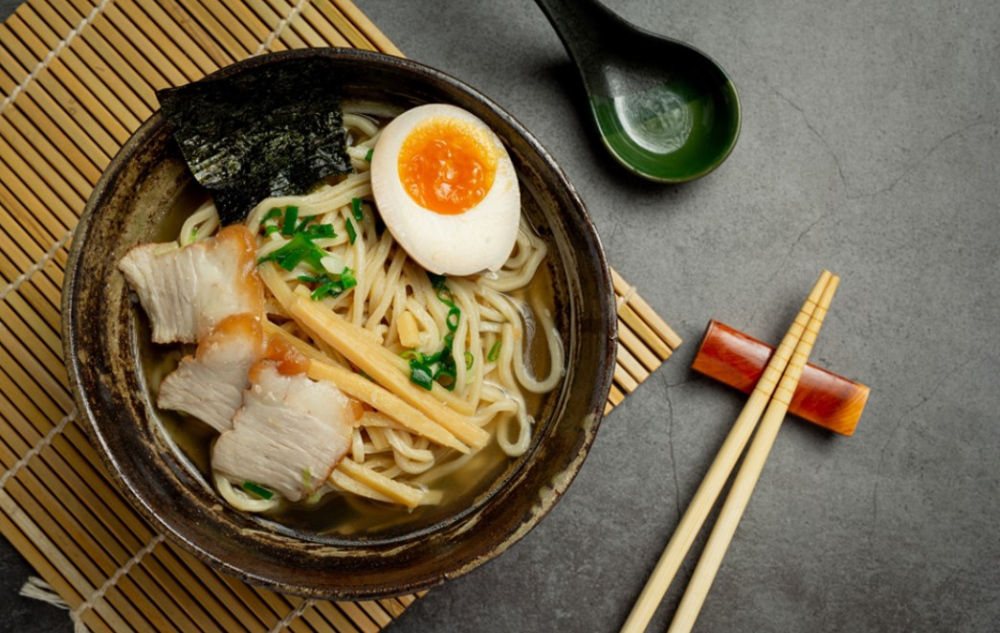 Як приготувати японський суп рамен з куркою: простий рецепт українською мовою