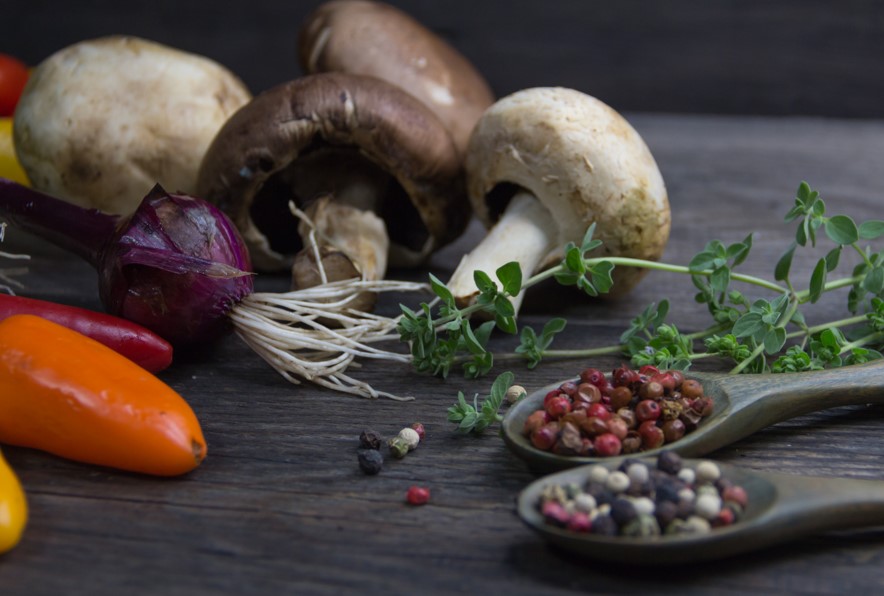 Які спеції та приправи додають до грибів